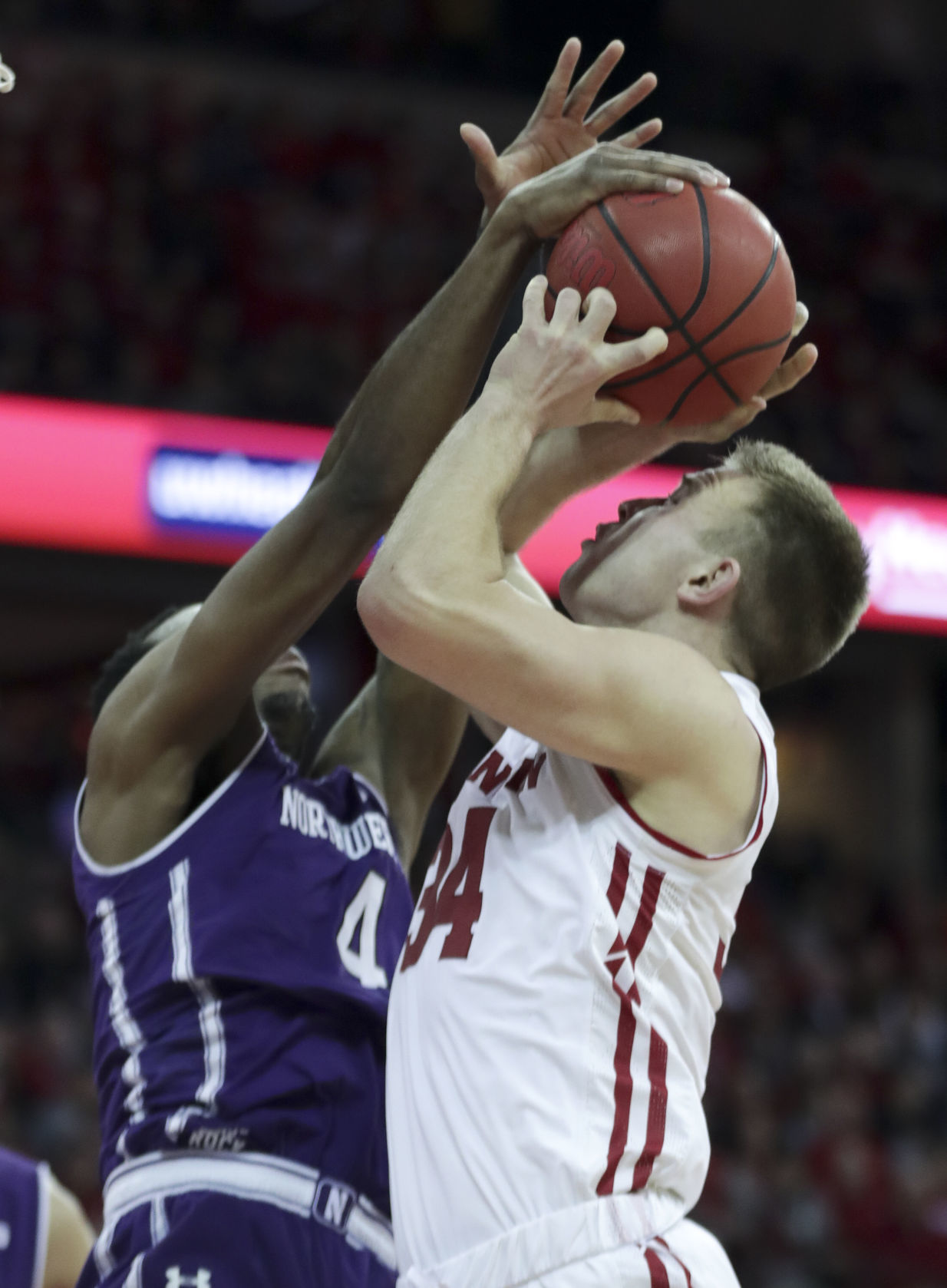 Badgers 62, Wildcats 46